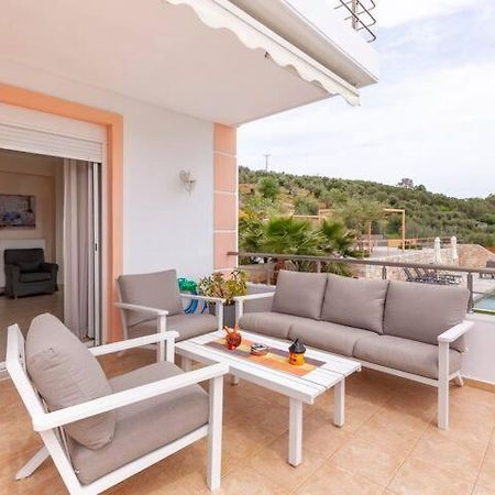 Villa Oasis Galatás المظهر الخارجي الصورة
