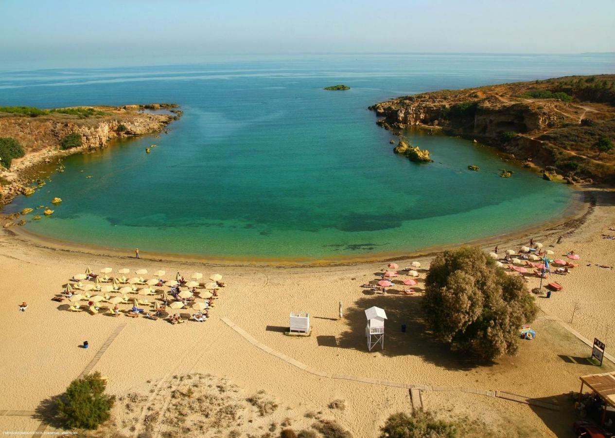 Villa Oasis Galatás المظهر الخارجي الصورة