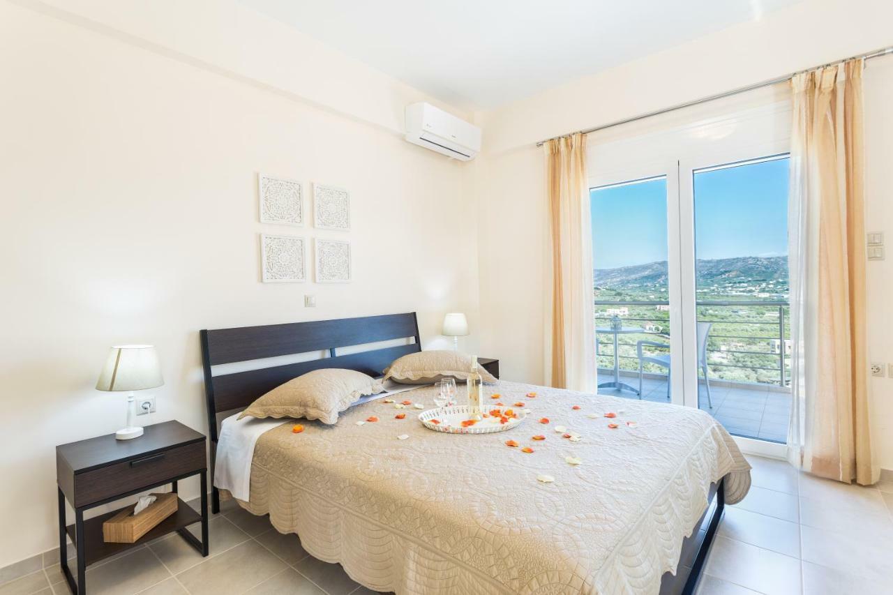 Villa Oasis Galatás المظهر الخارجي الصورة