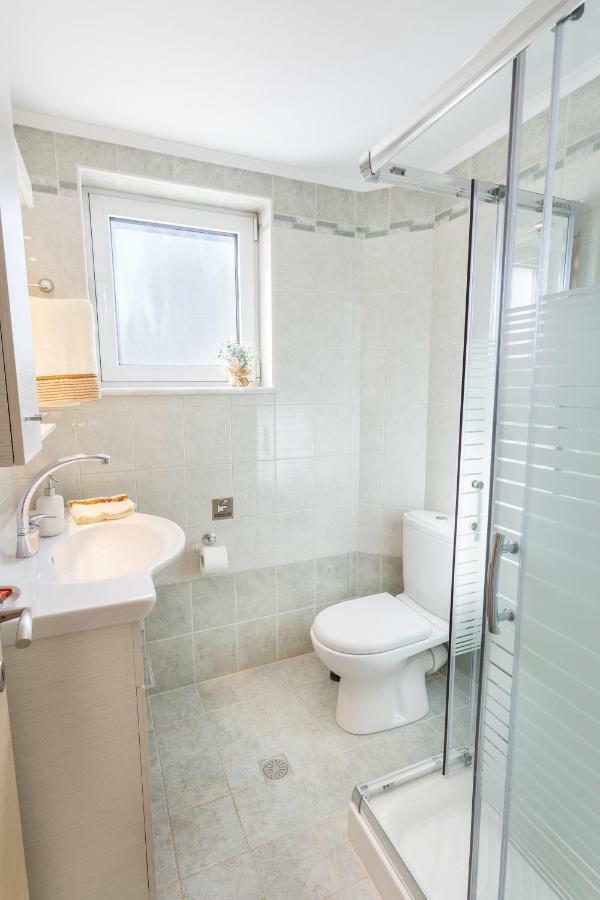 Villa Oasis Galatás المظهر الخارجي الصورة