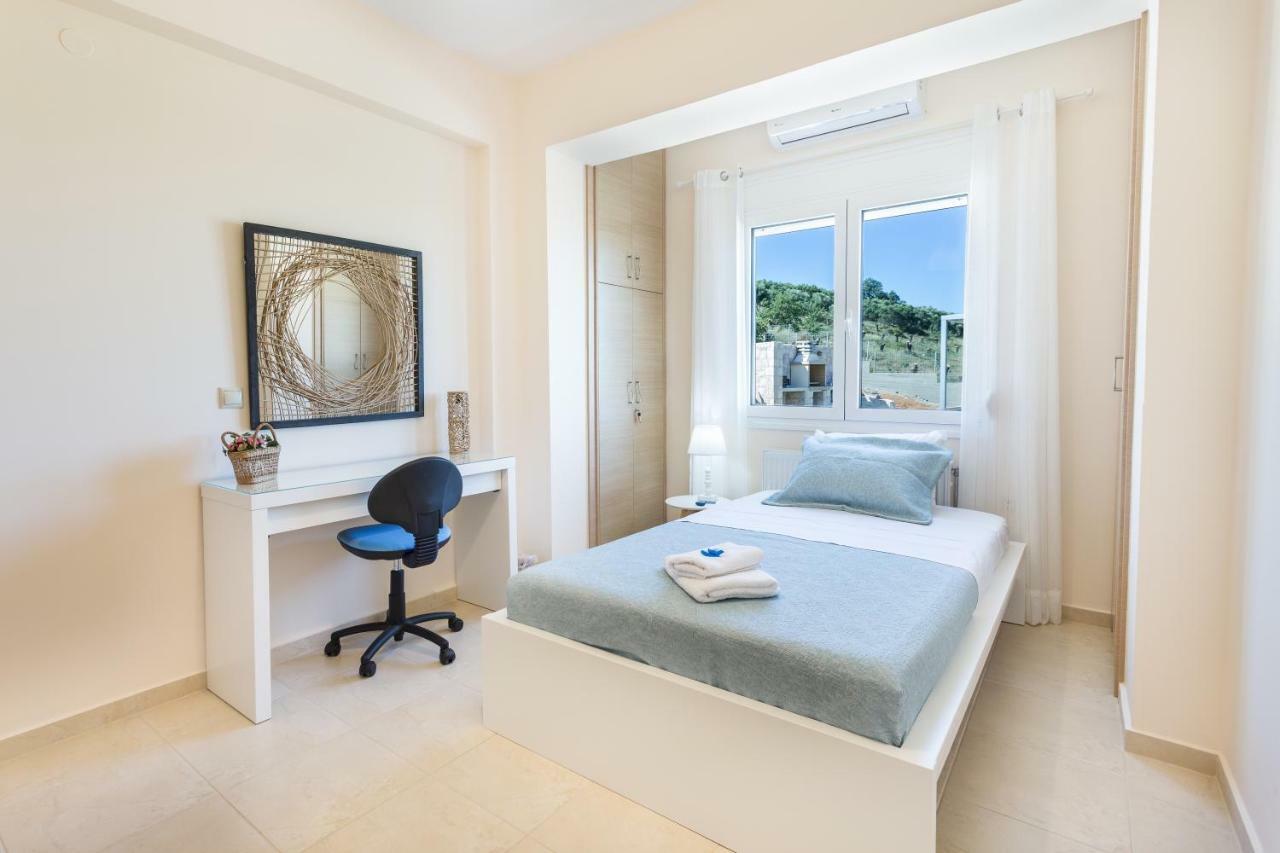 Villa Oasis Galatás المظهر الخارجي الصورة