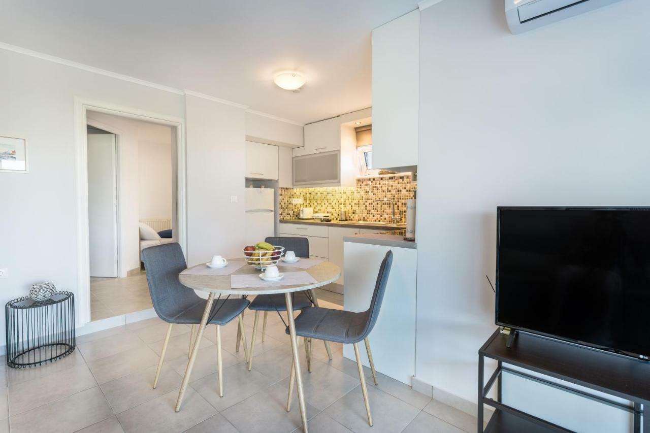 Villa Oasis Galatás المظهر الخارجي الصورة