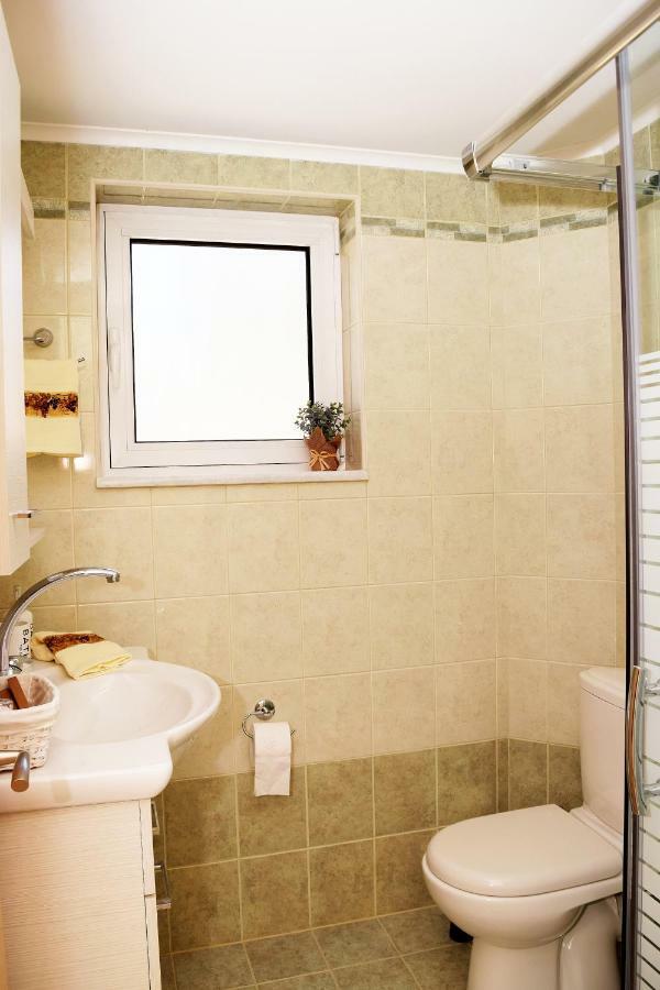 Villa Oasis Galatás المظهر الخارجي الصورة